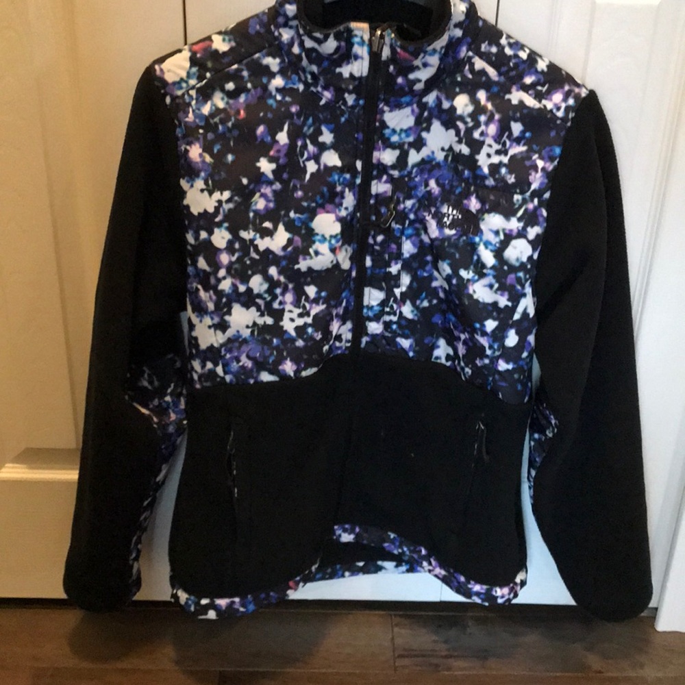 Women’s size M North Face fleece jacket